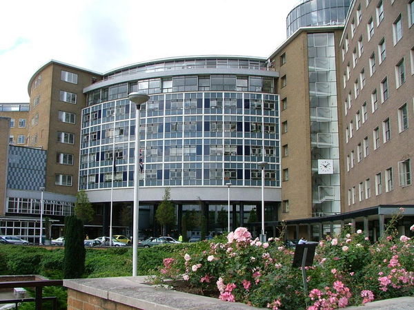 800px-BBC_Television_Centre.JPG